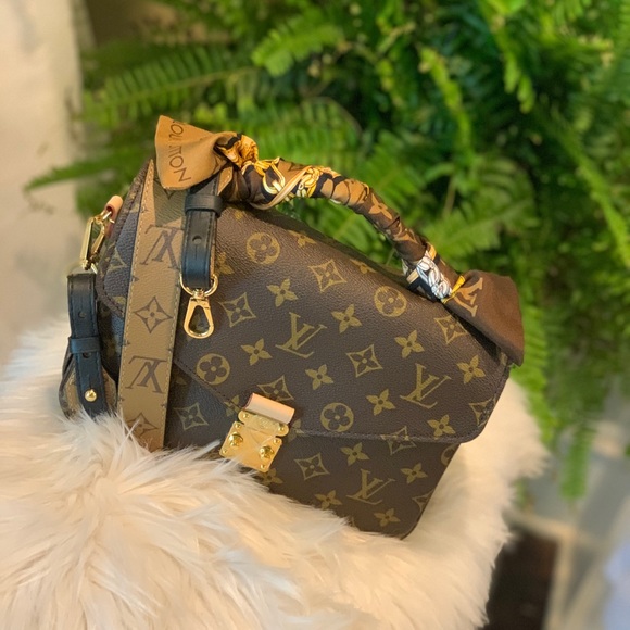 Welcome to my closet NFS - Picture 5 of 16